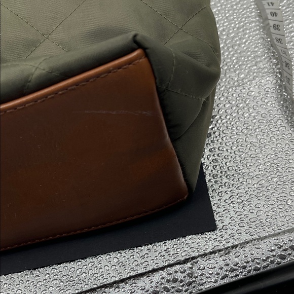 2.8.26 Tommy Hilfiger Quilted Green Tote with Brown Trim - Picture 5 of 13